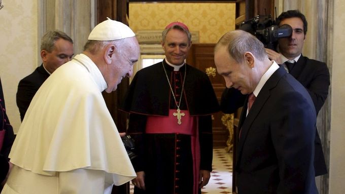 Papež František a Vladimir Putin.