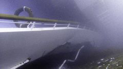Zničená Costa Concordia pod hladinou