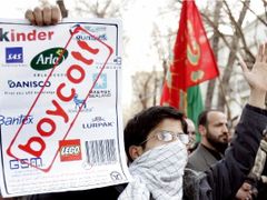 Mnoho muslimů se připojilo k bojkotu dánských výrobků.