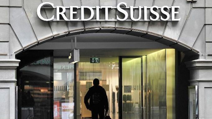 Snížení ratingu postihlo i švýcarskou banku