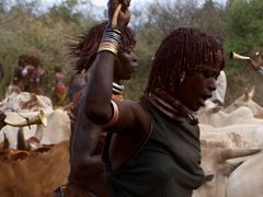V Africe se platí i za účast na místním rituálu.