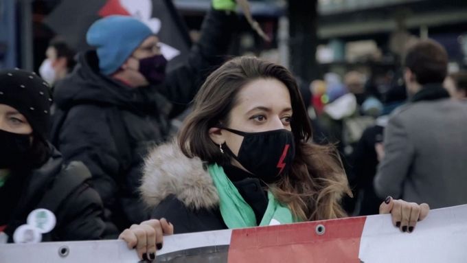 „Jsme ve válce.“ Poláci v Den žen vyrazili do ulic. Žádali právo na potrat.