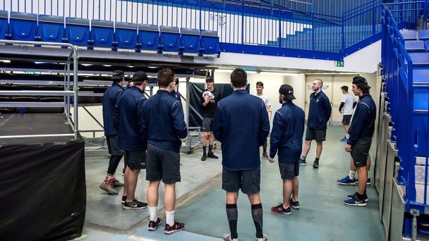 Rozcvička českých hokejistů před čtvrtfinále MS do 20 let se Švédskem