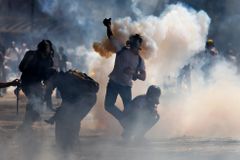 Demonstrace ve Venezuele pokračují. Maduro slibuje odvetu