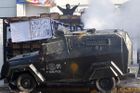 Oslavy Pinocheta zalilo násilí, policie zatkla 264 osob