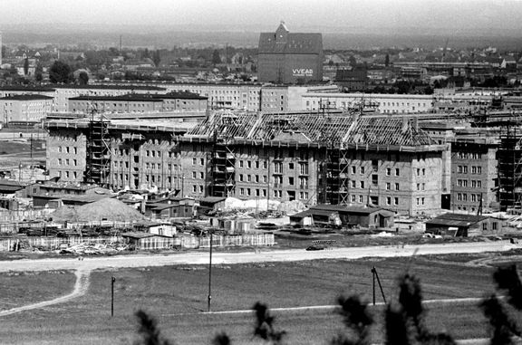 Do deseti let žilo ve městě, které v letech 1953 až 1961 neslo jméno Stalinstadt, 25 tisíc lidí.