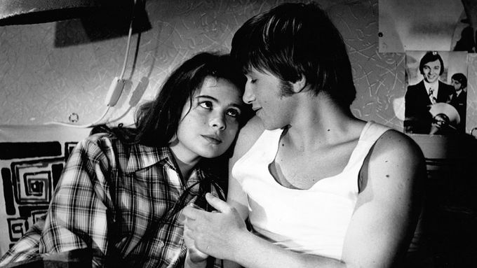 Libuše Šafránková a Jan Hrušínský ve filmu Můj brácha má prima bráchu (1975).