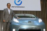 Leaf dojede do vzdálenosti 160 kilometrů při maximální rychlosti 140 kilometrů  "Měsíční platba za baterie a dobíjení bude menší, než kolik dá většina řidičů měsíčně za benzín," dodal šéf Nissanu Carlos Ghosn.