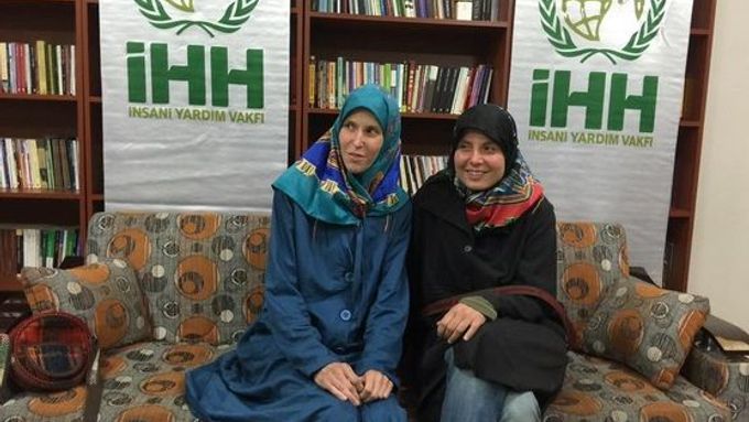 Hana a Antonie po propuštění v Turecku.