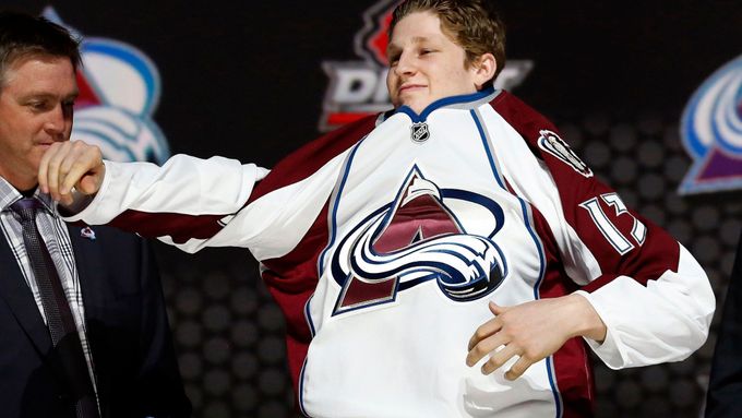 Nathan MacKinnon chvíli poté, co se stal jedničkou letošního draftu NHL