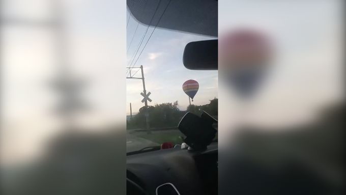Střet horkovzdušného balonu s vlakem