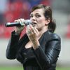 Zpěvačka Marta Jandová zpívá hymnu na fotbalovém utkání 9. kola Gambrinus ligy 2012/13 mezi Slávií a Spartou Praha.