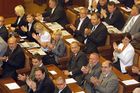 Poslanci rozjeli snižování platů zákonodárců i soudců