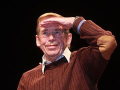 Bývalý prezident Václav Havel se v pohledu na zrušený radar vzácně shodl se současným prezidentem Václavem Klausem - rozhodnutí USA plně respektují