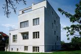 Zpřístupněna bude i Winternitzova vila od slavného funkcionalistického architekta Adolfa Loose na Smíchově. Jde o jednu z posledních Loosových zakázek a má hodně shodných prvků s Müllerovou vilou, rovněž od Adolfa Loose.