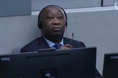 V Haagu soudí exprezidenta Pobřeží slonoviny. Gbagbo obvinění z válečných zločinů odmítá