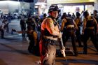 Ve Fergusonu je výjimečný stav, policie zatkla přes 70 lidí