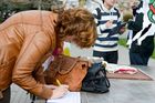 Policie v Ústí řeší falšování podpisů pod peticí o referendu