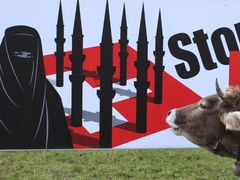 Švýcarská kampaň před referendem o výstavbě minaretů.