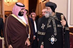 Saúdskoarabský princ navštívil koptskou katedrálu v Káhiře, sešel se s papežem Tavadrosem II.