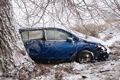 Noční nehoda na Rakovnicku: jeden mrtvý a tři zranění