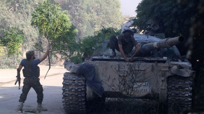 Povstalečtí bojovníci v Aleppu.