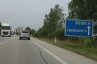 Silnice 1. třídy číslo 34 je významný tah, který spojuje Jihočeský kraj s Pardubickým a vede přes Vysočinu. V současnosti je její úsek mezi Jindřichovým Hradcem a Českými Budějovicemi s osmi oficiálně oznámenými omezeními a uzavírkami společně se silnicí mezi Znojmem a Jihlavou "nejrozkopanějším" v ČR. Jelikož je ale kratší než zmíněná silnice z Jihlavy, patří nelichotivý primát právě jí.