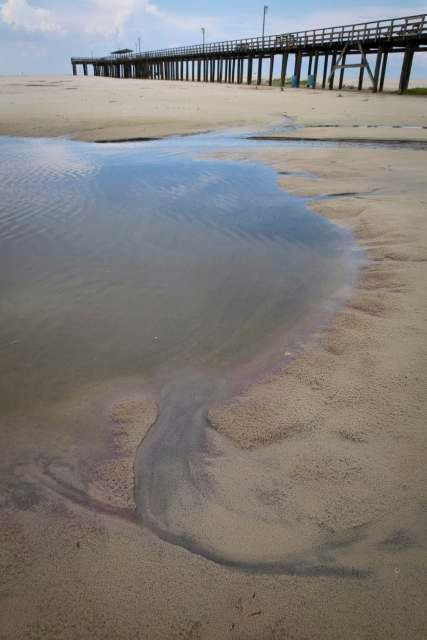 Molo na ostrově Dauphin Island, v Alabamě. | Foto: Reuters