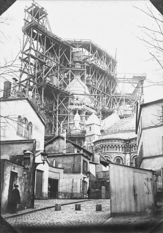 Pohled z ulice Rue de la Barre, který v roce 1895 zachytil fotograf E. Gaillard (jeho plné křestní jméno neznáme). | Foto: Musées de la ville de Paris / Public domain