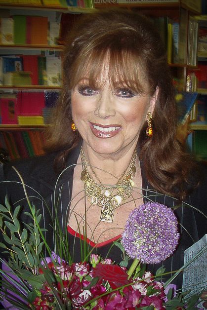 19. 9. Jackie Collins. Nejúspěšnější knihy autorky bestsellerů o životě hollywoodské smetánky se prodalo přes 15 milionů výtisků. | Foto: Wikipedia