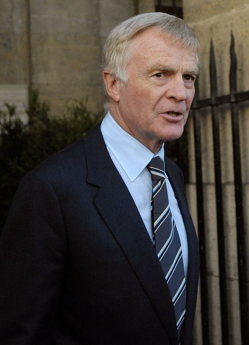 Prezident Mezinárodní automobilové federace Max Mosley opouští jednání Světové rady motoristického sportu o trestu pro McLaren. | Foto: Reuters