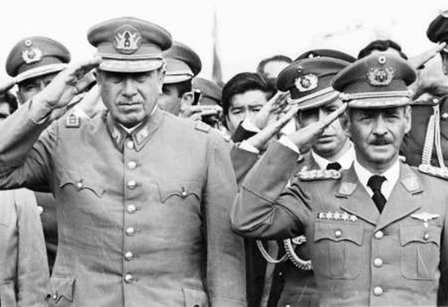 Pinochet a někdejší bolívijský diktátor Hugo B. Suarez. | Foto: Reuters