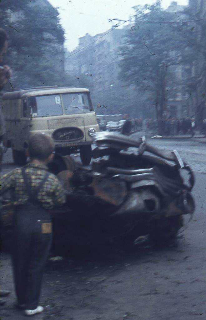 Vinohradská ulice nedaleko budovy rozhlasu, srpen 1968 | Foto: Archiv Milana Vlčka