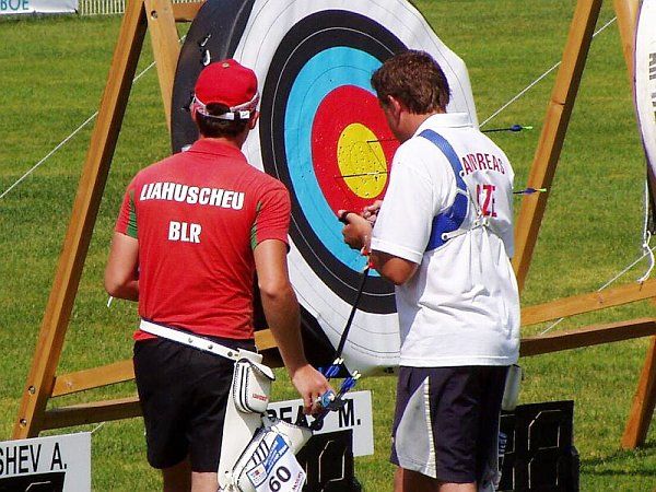 Lukostřelec Milan Andreas (vpravo) nerozvážně přestřelil. Zvědavost, jak chutná marihuana, ho stála olympiádu. | Foto: www.czecharchery.cz