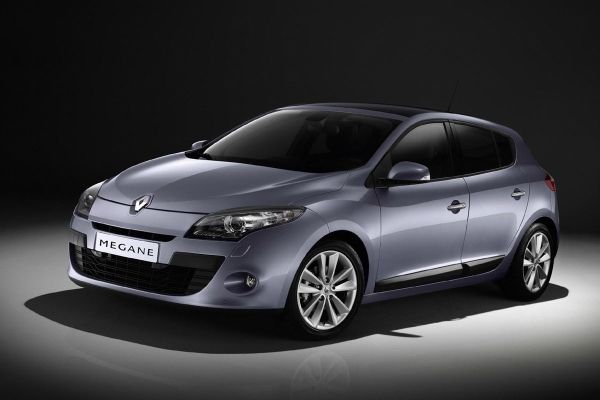 Renault Megane Nový, cena: 300 - 535 tisíc  Motor 1,6 16V Emise CO2: 163 (Euro5 splňují všechny motory pro Megane) Šrotovné: ANO | Foto: Aktuálně.cz