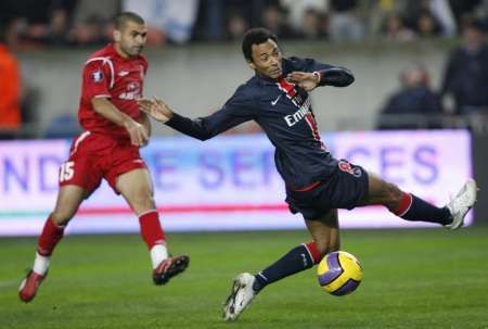 Zápas Paris St. Germain s Hapoelem Tel Aviv skončil tragédií. | Foto: Aktuálně.cz