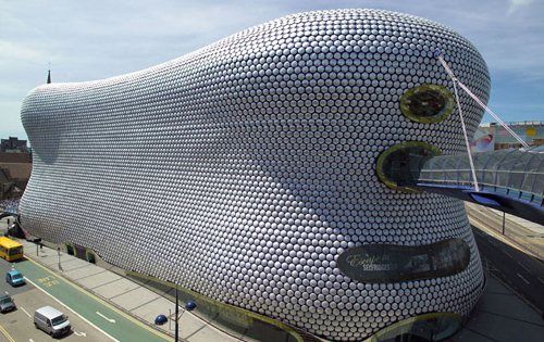 Future Systems/ Obchodní dům Selfridges, Birmingham  Budova pro obchodní řetězec Selfridges se stala srdcem a dominantou šedivého a průmyslového centra Británie. | Foto: Archív Galerie Jaroslava Fragnera