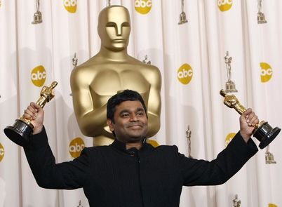 Oscar 2009: Skladatel hudby k Milionáři z chatrče A. R. Rahman; druhá soška je za titulní píseň | Foto: Reuters