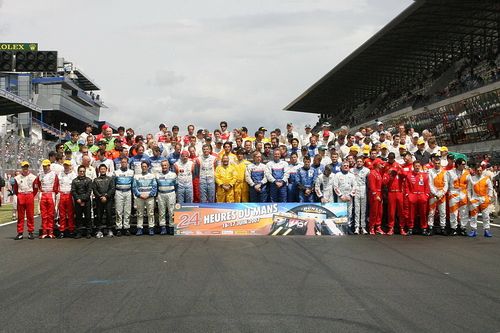 Společné foto účastníků závodu 24 v Le Mans. | Foto: Reuters