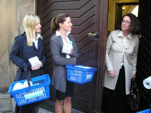 Not all politicians understood the joke. Miroslava Němcová of Civic Democrats was quick to defend herself: "I did not vote for the change of the law!". | Foto: Aktuálně.cz