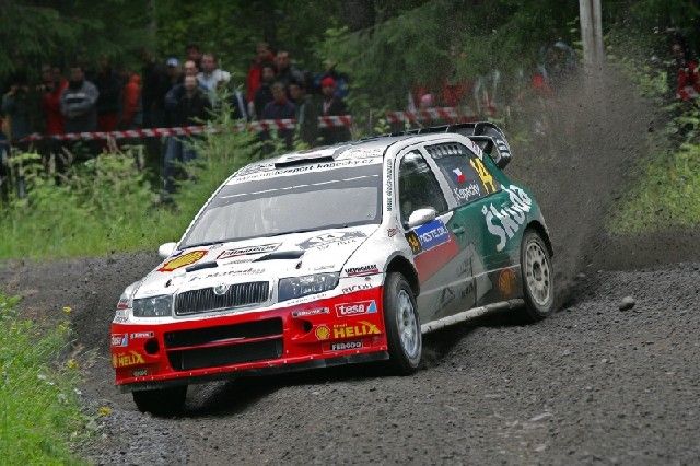 Český automobilový jezdec Jan Kopecký s vozem Škoda Fabia na trati Finské rallye. | Foto: Czech Rally Team Kopecký