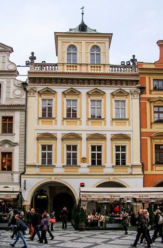 Střešní pavilon má klasicistní podobu. | Foto: Radomír Kočí/ Prázdné domy