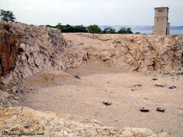 Vězni na ostrově pracovali převážně v kamenolomu. Z vytěženého kamene se vyráběly dlaždičky. | Foto: goli-otok.com