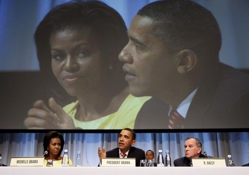 Barack Obama se snaží delegáty přesvědčit, že Chicago je tou nejlepší volbou | Foto: Sport