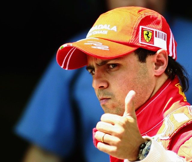 Brazilec Felipe Massa se raduje z pole position ve Velké ceně Turecka. | Foto: Reuters