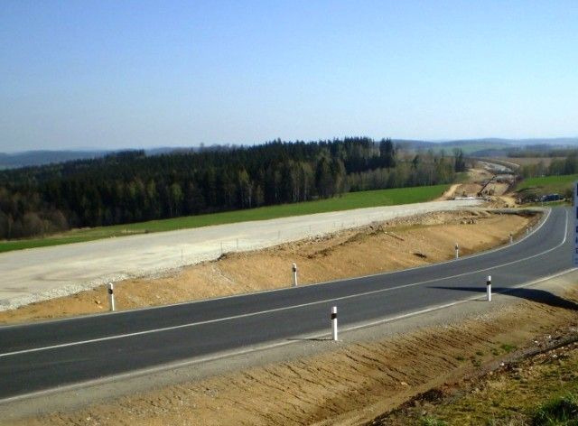 Kde může být bláto vytahané vozidly vyjíždějícími ze stavby | Foto: Radek Pecák