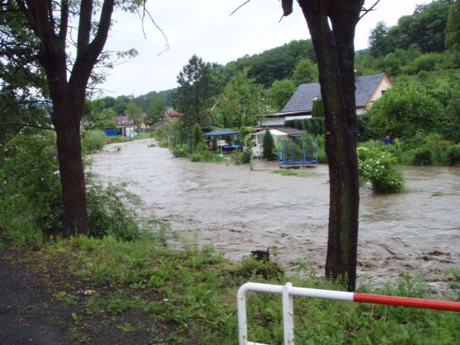 Rozvodněná řeka v Žilině. | Foto: HZS Moravskoslezského kraje