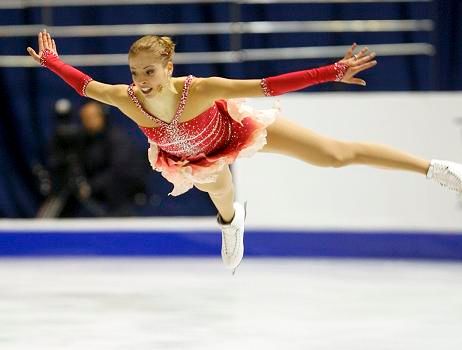 Carolina Kostnerová ve vzduchu při volném programu | Foto: Reuters