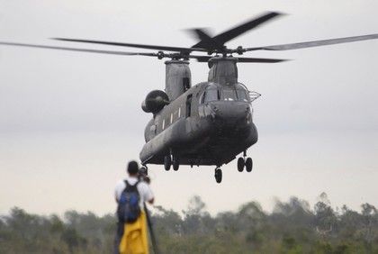 Armádní jednotky pomáhají evakuovat obyvatelstvo kolem přístavu Puerto Cabezas | Foto: Reuters