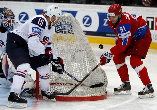 John Michael Liles a Oleg Saprykin | Foto: Reuters